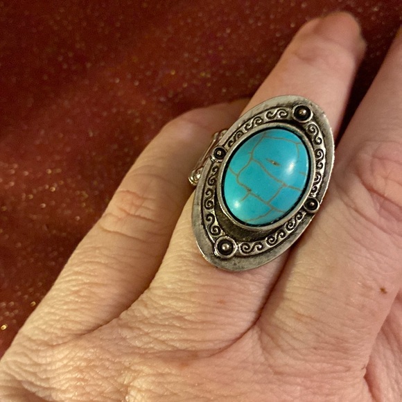 Paparazzi turquoise stretch ring.